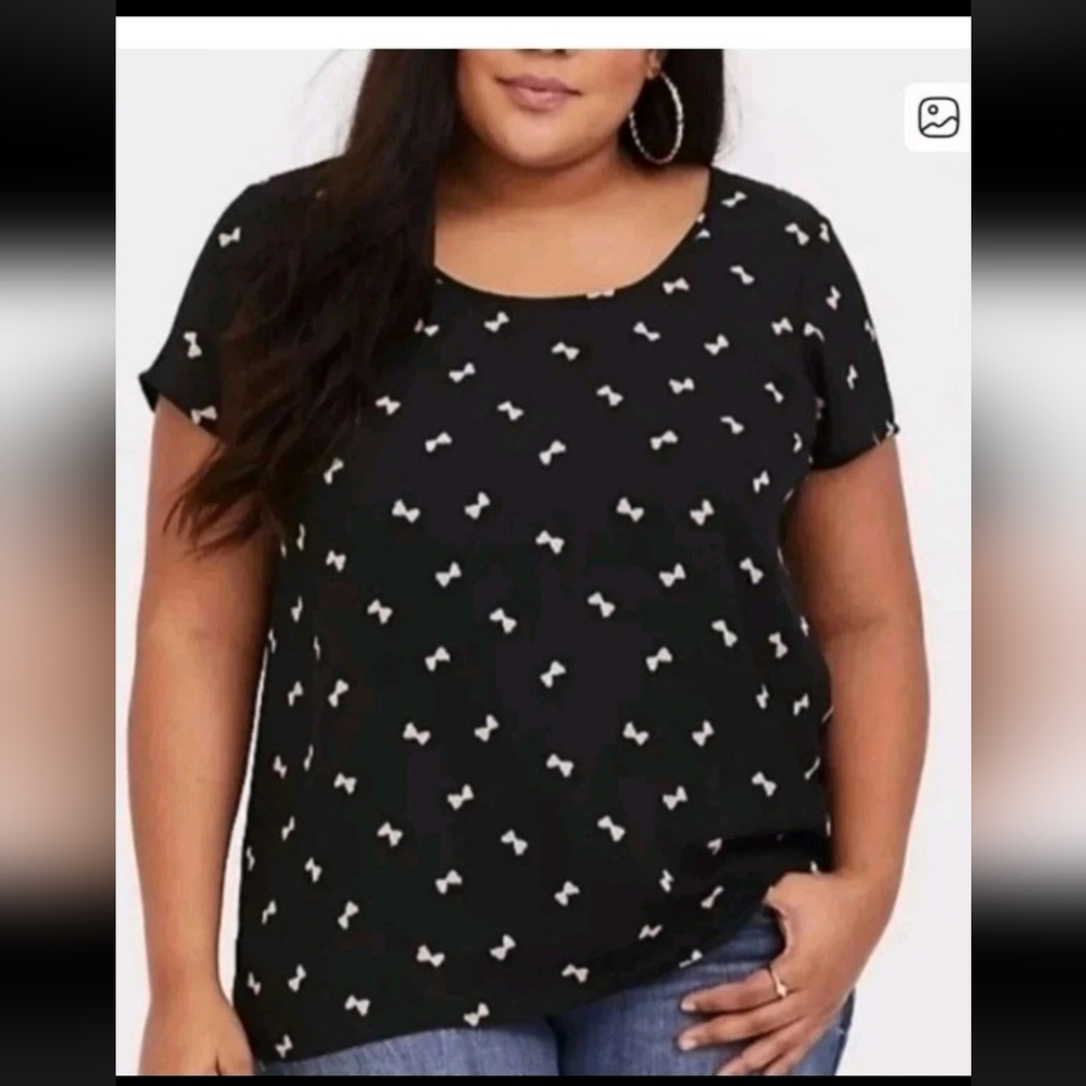 Torrid Women’s Blouse Size 2 Georgette Hi-Low Blouse Black With Pink Bows Whimsy